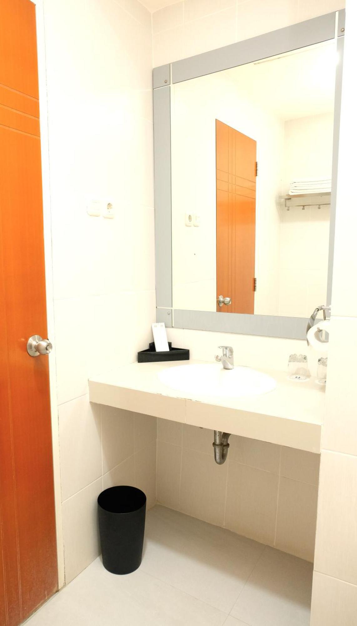 Halogen Hotel Airport Surabaya Sidoarjo Kültér fotó