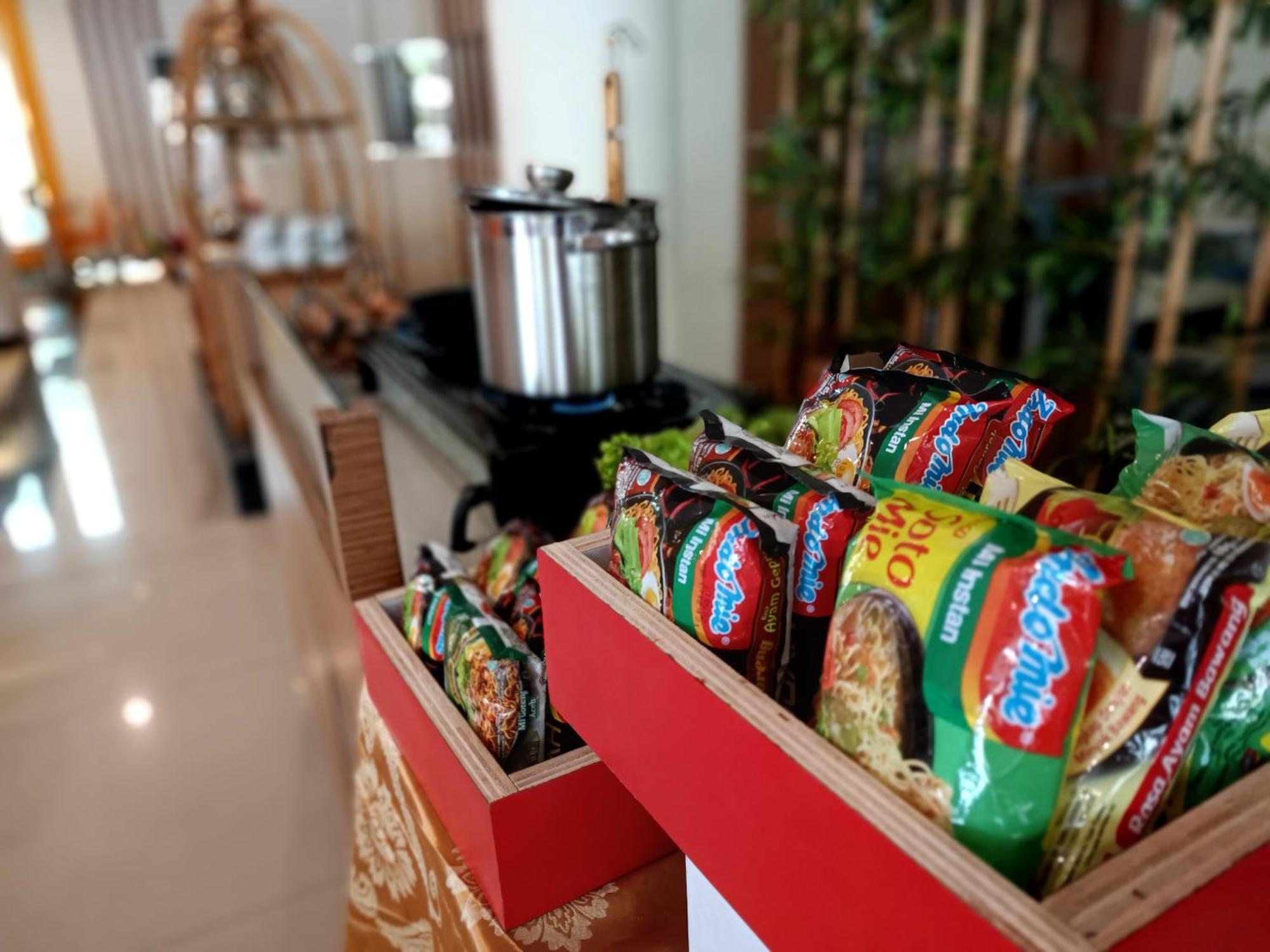 Halogen Hotel Airport Surabaya Sidoarjo Kültér fotó