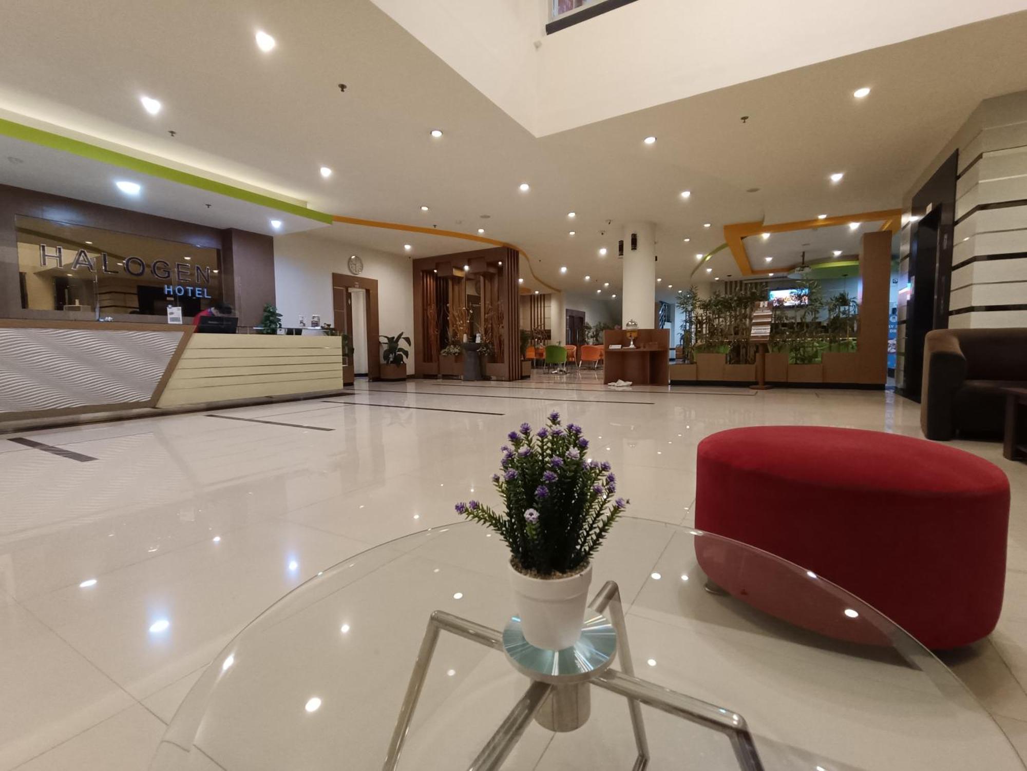 Halogen Hotel Airport Surabaya Sidoarjo Kültér fotó