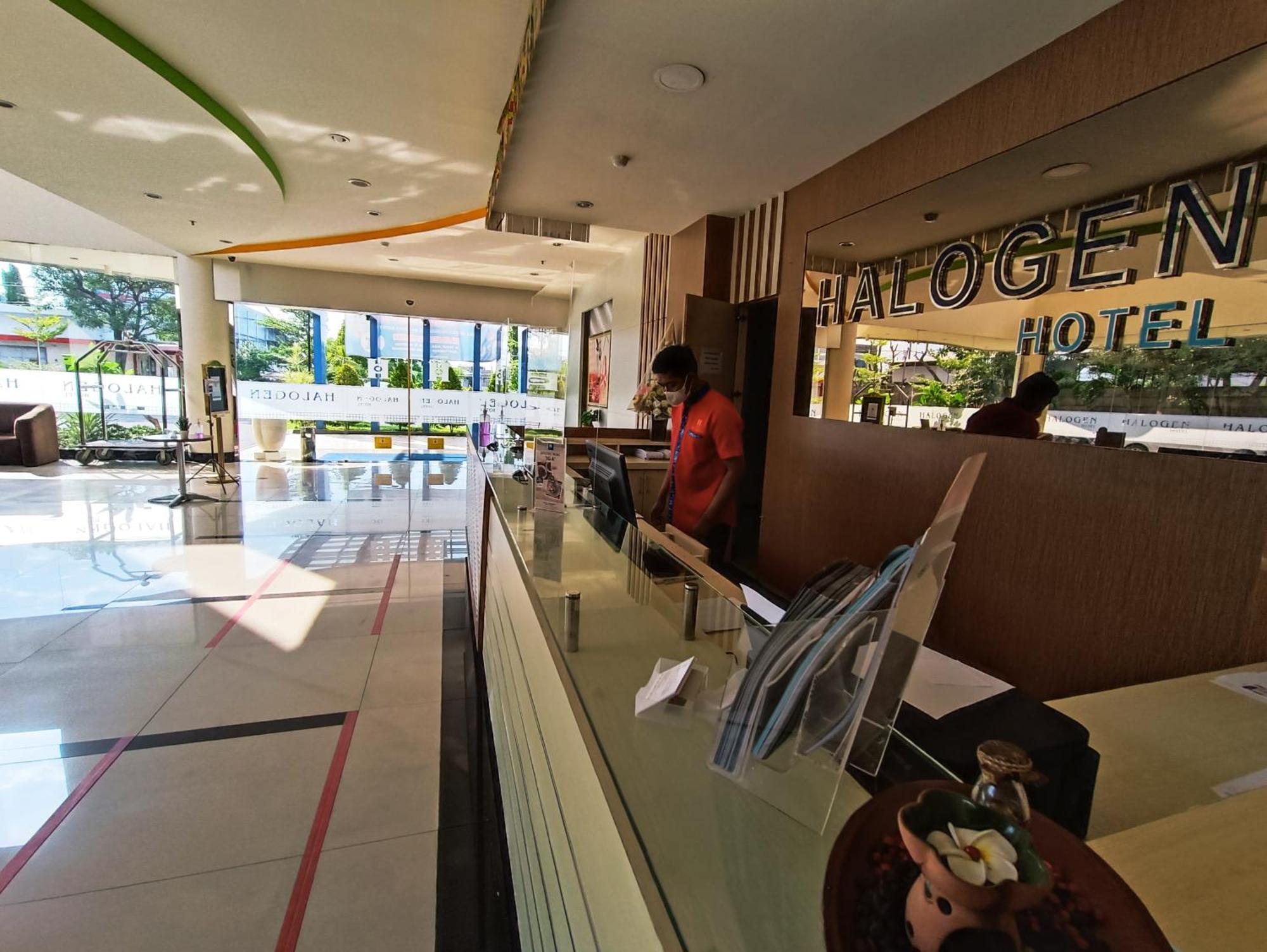 Halogen Hotel Airport Surabaya Sidoarjo Kültér fotó