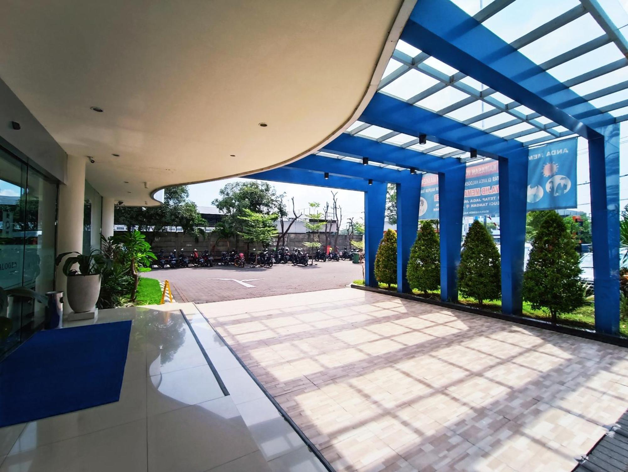 Halogen Hotel Airport Surabaya Sidoarjo Kültér fotó