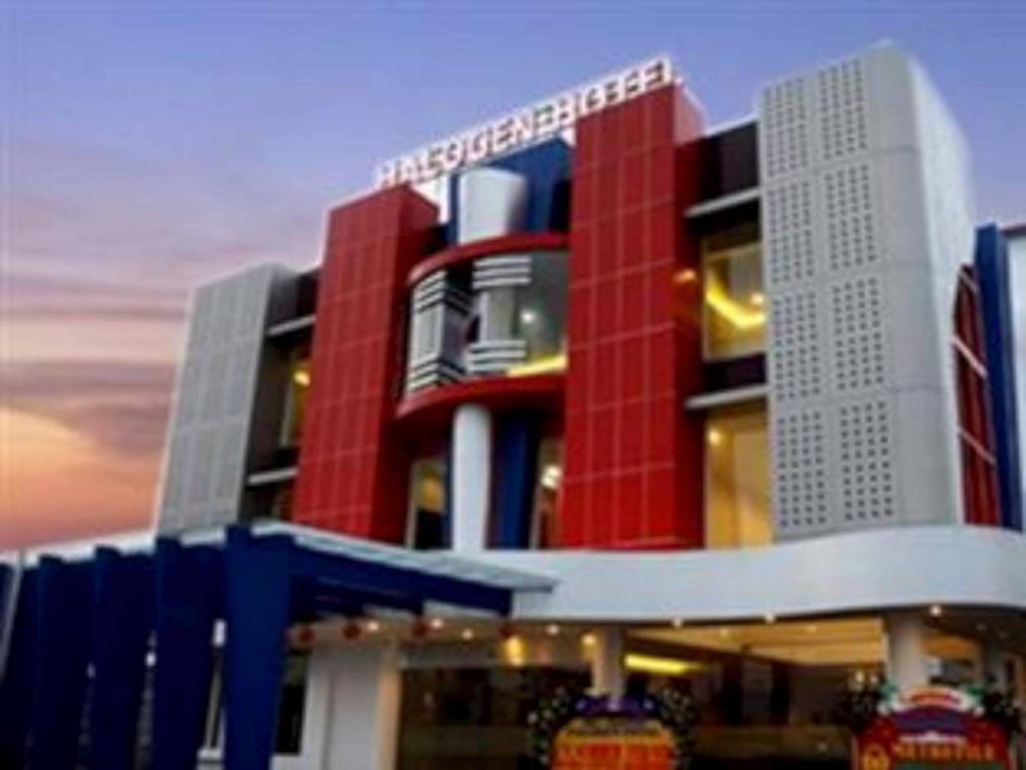 Halogen Hotel Airport Surabaya Sidoarjo Kültér fotó